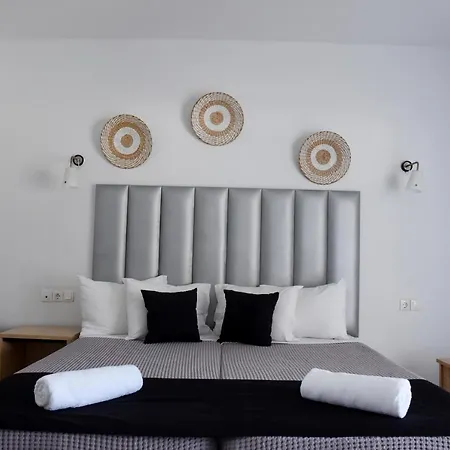 Rebecca's Village Corfu Hotell Karousádes